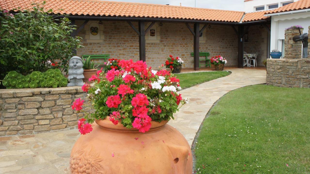 Chez Bernadou Hotel Machecoul ภายนอก รูปภาพ